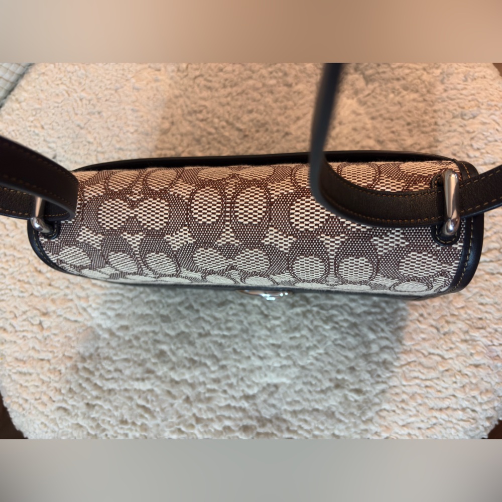 Coach Bandit Shoulder Bag
In Signature Textile Jacquard Silver/Cocoa Black - Picture 5 of 11